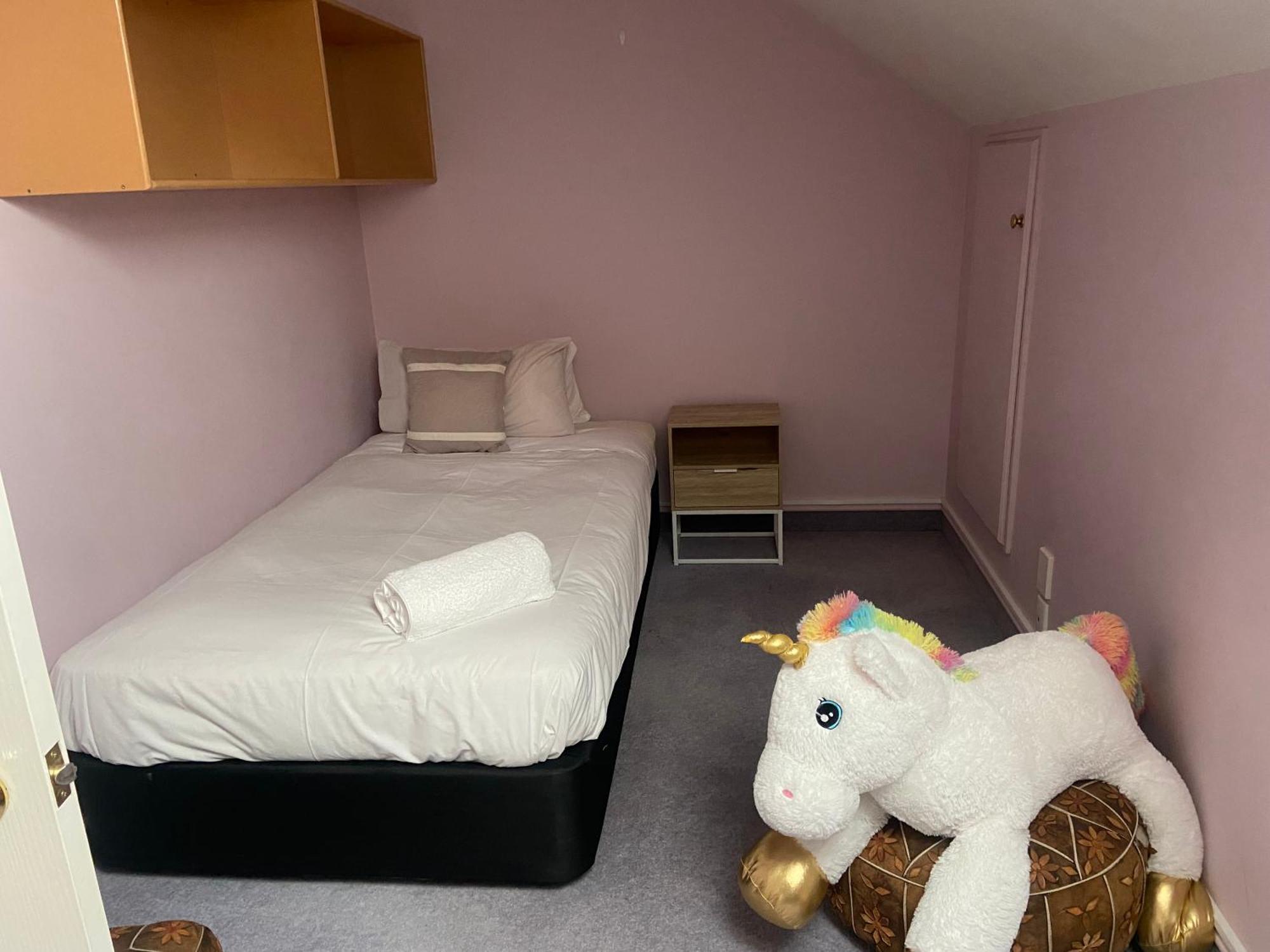 Lodge Fairhall Guest *